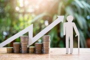 如何知曉基金分類中的A類C類區(qū)別？A類C類在投資選擇上有何不同？