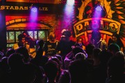 在網(wǎng)絡(luò)游戲世界中，DNF（地下城與勇士）是一款廣受歡迎的多人在線戰(zhàn)斗競(jìng)技游戲。玩家可以通過(guò)創(chuàng)建角色、組隊(duì)、升級(jí)和挑戰(zhàn)副本等方式參與到游戲中來(lái)。為了更好地享受游戲的樂(lè)趣，許多玩家會(huì)選擇使用各種輔助工具或者插件來(lái)提升自己的戰(zhàn)斗力。那么，在DNF這個(gè)大千世界里，如何找到一個(gè)好的dnf插件網(wǎng)站呢？，尋找好的DNF插件網(wǎng)站
