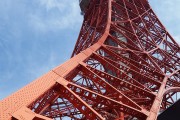 自由度高、畫面精美的免費(fèi)游戲模仿大受歡迎，最刺激、畫面逼真的5V5在線戰(zhàn)斗游戲，眾玩家熱捧的完全免費(fèi)游戲