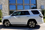 側(cè)方停車的操作技巧有哪些？這些技巧如何提高停車準(zhǔn)確性？