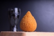 夢到吃爆米花，寓意與解讀，夢到吃爆米花的寓意與解讀
