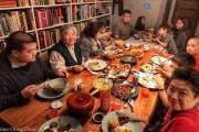 美國"吃貨"欲哭無淚：因?yàn)樘乩势眨胁宛^味兒不對了