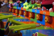 游戲狂歡！體驗(yàn)自由、刺激的免費(fèi)僵尸射擊游戲！，全新大逃殺僵尸射擊游戲帶你感受無限自由與刺激