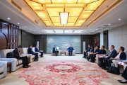 王宏會見中信信托黨委書記、董事長蘆葦一行
