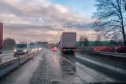 在匝道上超車會受到怎樣的處罰？這種行為有哪些潛在風(fēng)險？