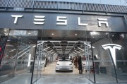 最新！特斯拉召回約23.9萬輛電動(dòng)汽車！啥情況？
