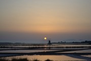 夢(mèng)中的墳?zāi)怪i，夢(mèng)中的墳?zāi)怪i，探尋夢(mèng)境深處的秘密