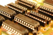 美國宣布對筆記本電腦、智能手機(jī)、集成電路等豁免征收“對等關(guān)稅”