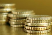 白銀期貨暫停交易的原因是什么？這種原因如何影響投資者的決策？