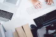 家族公司注冊攻略，孩子多大適合參與家族企業(yè)？家族企業(yè)傳承，注冊指南與孩子參與時機解析