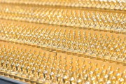 黃金倉息影響現(xiàn)貨黃金貴金屬投資成本的關(guān)鍵因素有哪些？這種影響如何體現(xiàn)在市場表現(xiàn)中？