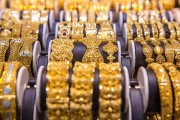金價(jià)回調(diào)，部分品牌金飾價(jià)格跟跌！上車還是離場(chǎng)？