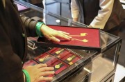 老鋪黃金又漲價了！這次是耳釘?shù)鹊蛢r產(chǎn)品，2個月前剛漲過
