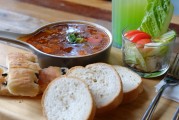 餡餅免費(fèi)游戲——一款讓美食愛好者狂歡的游戲，美食盛宴，免費(fèi)版餡餅游戲讓玩家在虛擬世界中暢享美食樂趣