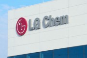 新能源汽車的充電樁普及率對市場有何影響？