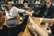新版微信注冊(cè)指南，輕松上手，開啟社交新篇章，微信新用戶注冊(cè)攻略，一鍵上手，暢享社交新時(shí)代