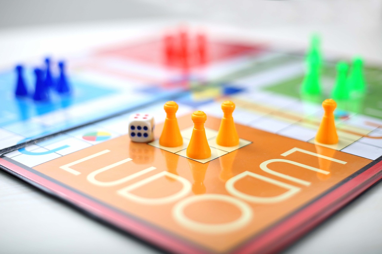 一款無限制的免費跳棋游戲，給你帶來無限的樂趣