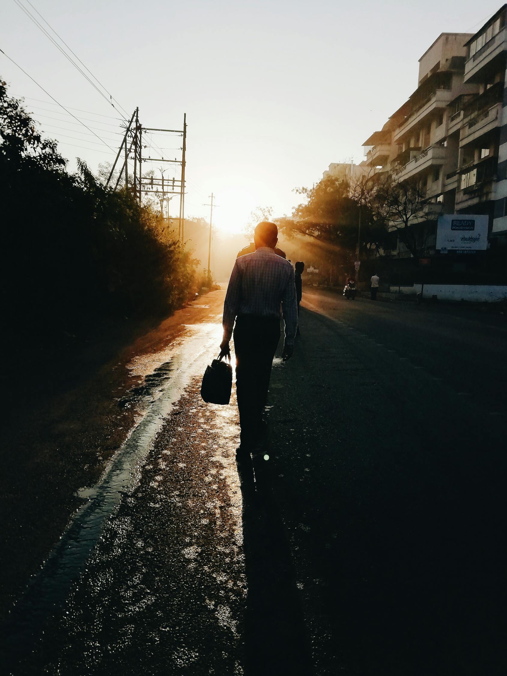 夢(mèng)中的驚險(xiǎn)之旅，一次撞車之夢(mèng)的深度解析