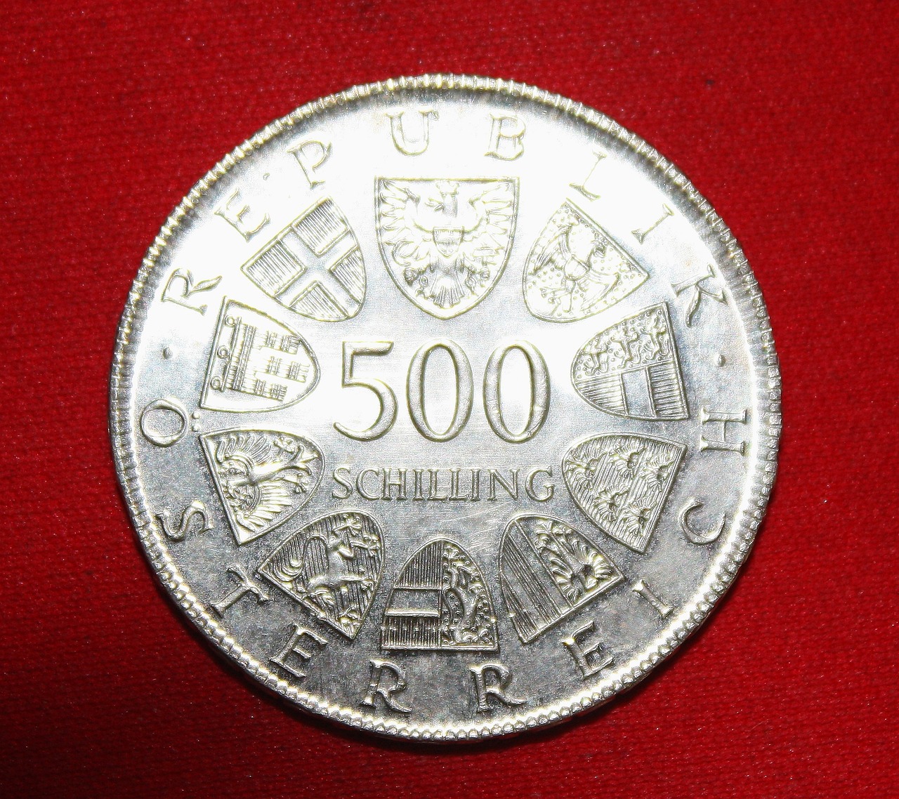 黃金飾品的價格受哪些因素影響？購買時應注意哪些細節(jié)？