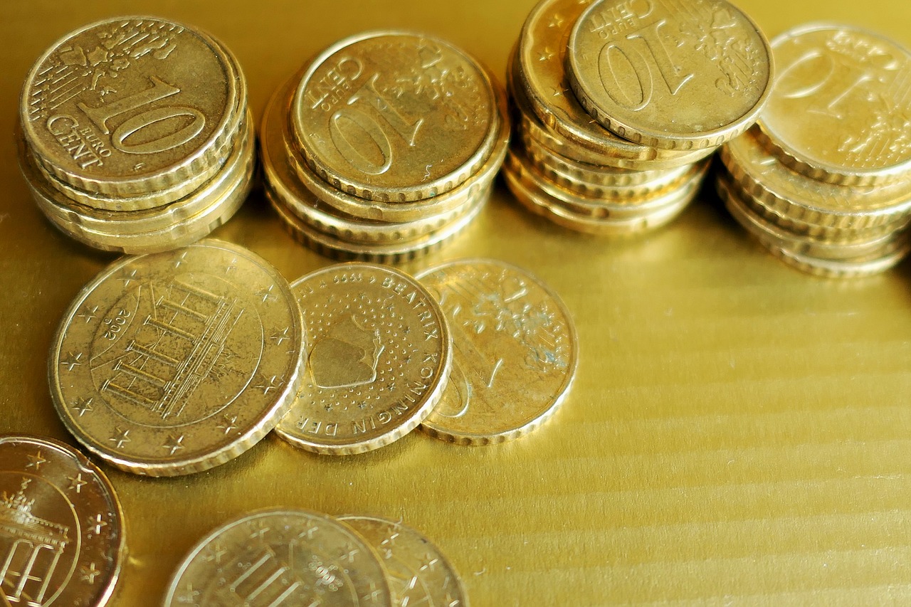 如何理解黃金市場的價格波動？這種波動對投資者有何挑戰(zhàn)？