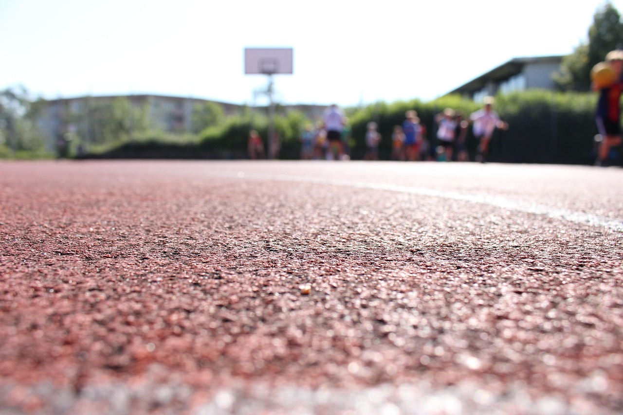 在人生的旅途中，我們常常會(huì)經(jīng)歷各種各樣的夢(mèng)境，其中有些夢(mèng)境會(huì)讓我們感到迷茫、焦慮，甚至有些夢(mèng)境會(huì)讓我們?cè)谛褋砗笕跃镁貌荒芡鼞?。今天，我要講述的就是這樣一個(gè)夢(mèng)—夢(mèng)到在等人