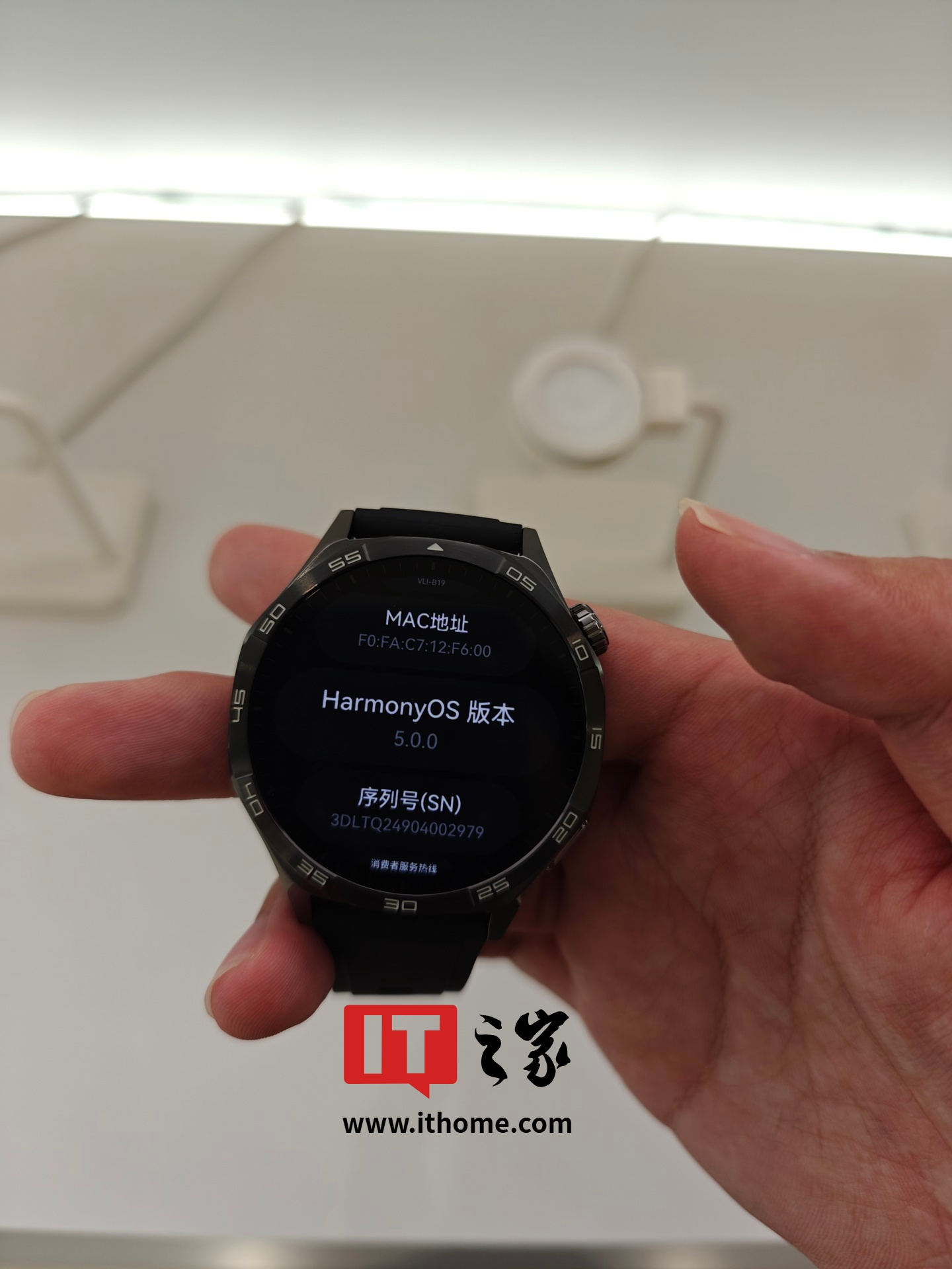 消息稱華為 HarmonyOS 將推 4.4 版本，問界汽車超級(jí)桌面 2.0 功能已支持鴻蒙 4.3.X 及以上系統(tǒng)手機(jī)