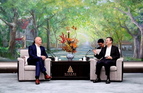 陳吉寧會(huì)見(jiàn)丹麥得斯威集團(tuán)首席執(zhí)行官延斯·倫德