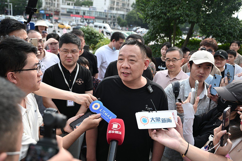 連發(fā)11條動態(tài)！于東來發(fā)聲：大家不要擔心我，若干年后，胖東來不是什么傳奇也不是神話