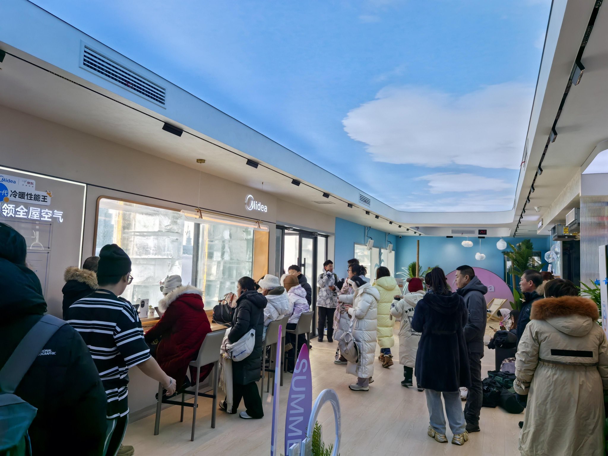 冰雪大世界盛大開園，美的空調(diào)橫跨50℃打造“東北夏威夷”