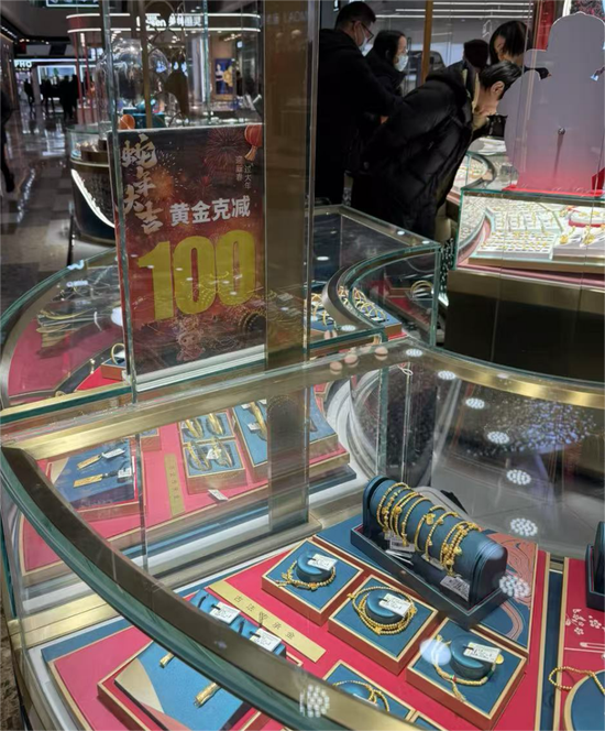 見證歷史！金價飆漲刷屏 每克達846元
