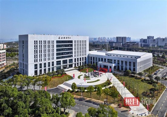 1000萬美元！知名校友穩(wěn)健醫(yī)療董事長(zhǎng)李建全捐贈(zèng)的這棟樓落成投用