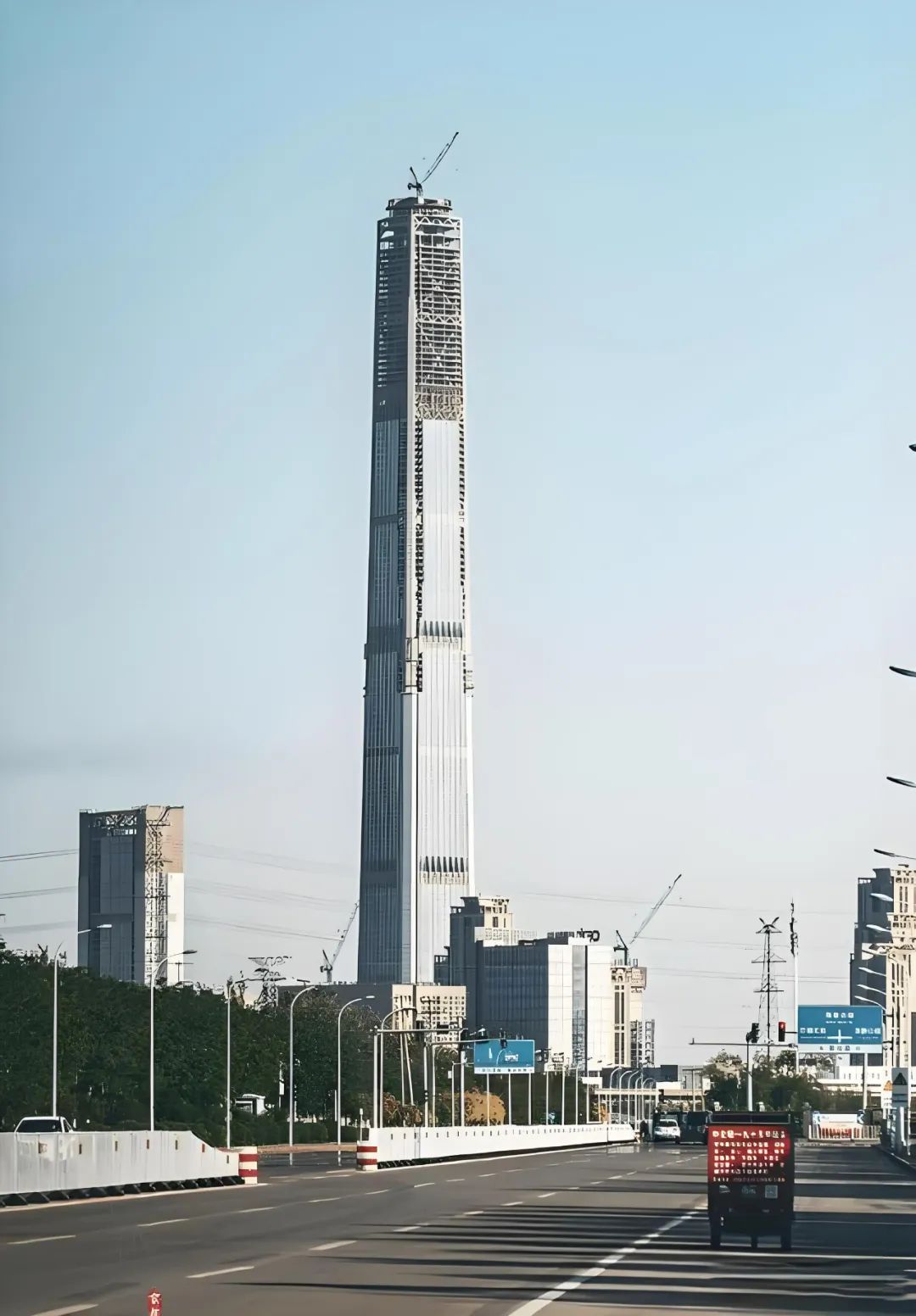 最強接盤—300億丨信達(dá)地產(chǎn)：接盤高銀金融117大廈（世界最高爛尾樓）