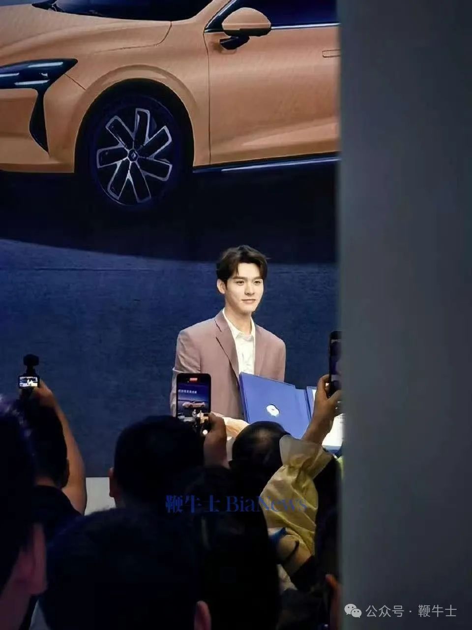 上海車展「車?！贡P點：小鵬機器人吸睛，比亞迪派出悟空