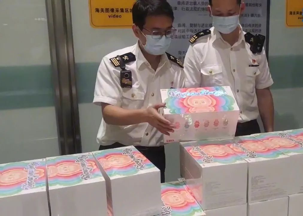 2人帶144個(gè)泡泡瑪特玩偶入境，被海關(guān)查獲！